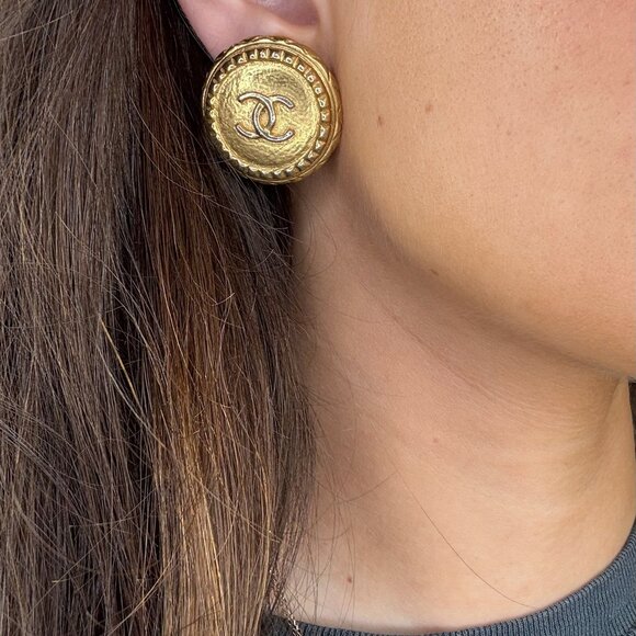 Chanel Large CC Logo Earrings - Picture 6 of 6